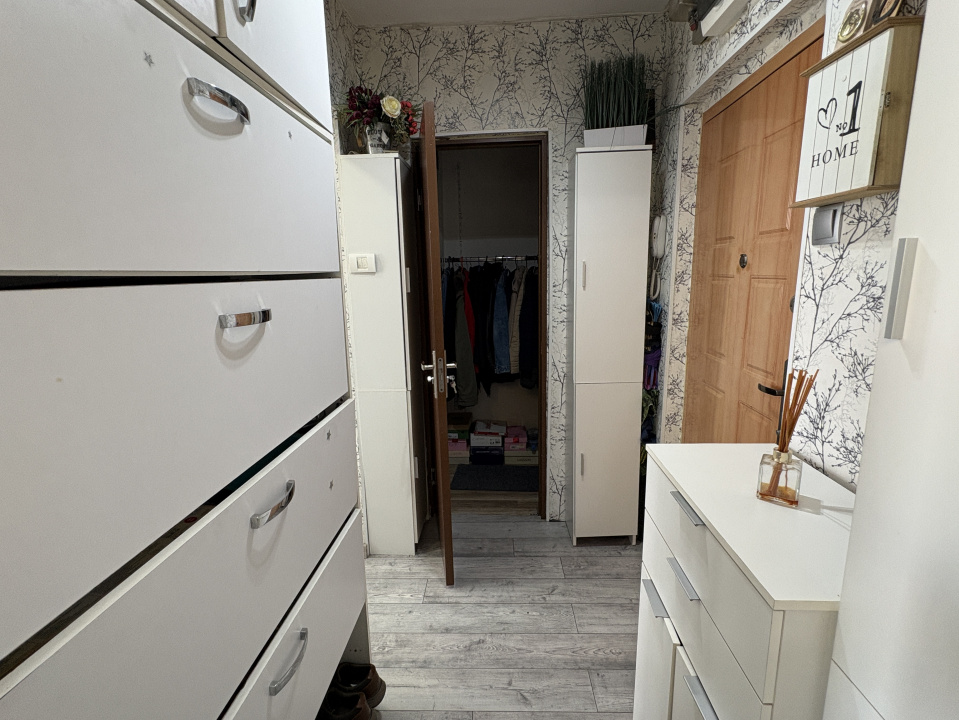 Apartament 3 camere Titan 74 mp renovat bloc anvelopat 