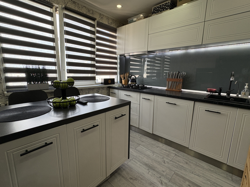 Apartament 3 camere Titan 74 mp renovat bloc anvelopat 