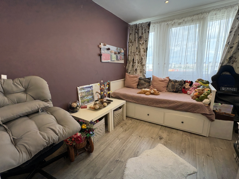 Apartament 3 camere Titan 74 mp renovat bloc anvelopat 
