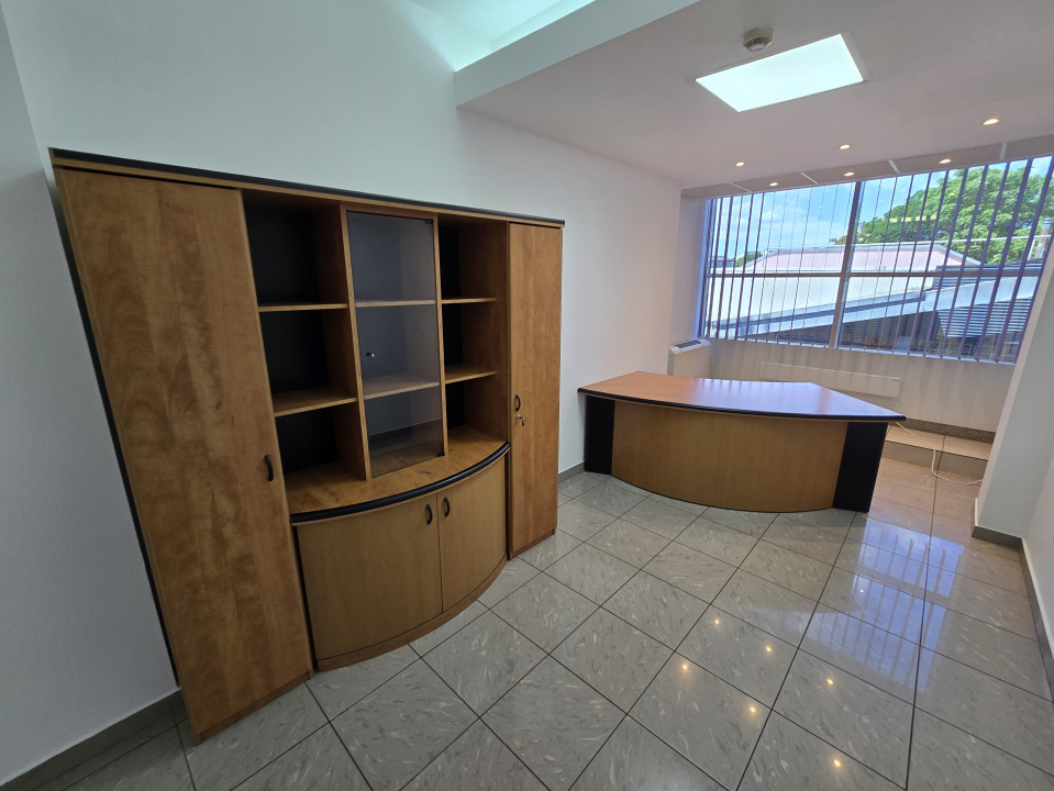 Spatiu Birou | Brancoveanu - Berceni | 4 Camere | 2 Gr. Sanitare | Chicineta