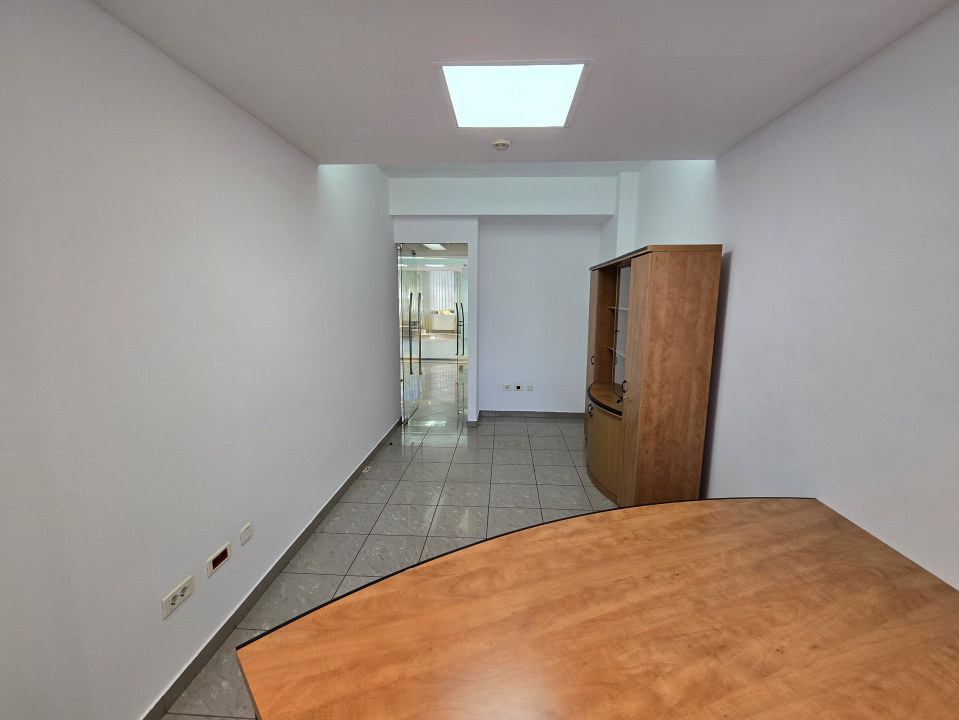 Spatiu Birou | Brancoveanu - Berceni | 4 Camere | 2 Gr. Sanitare | Chicineta