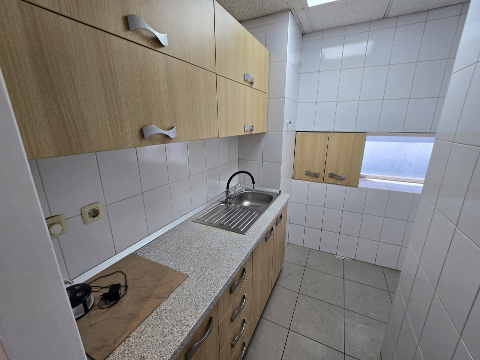 Spatiu Birou | Brancoveanu - Berceni | 4 Camere | 2 Gr. Sanitare | Chicineta