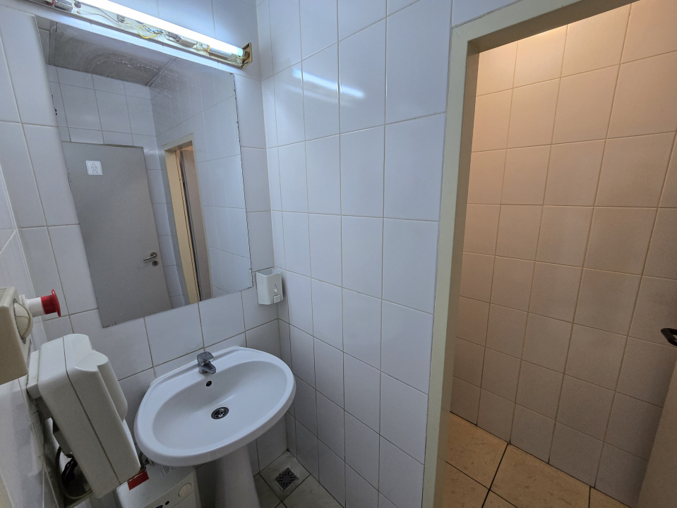 Spatiu Birou | Brancoveanu - Berceni | 4 Camere | 2 Gr. Sanitare | Chicineta