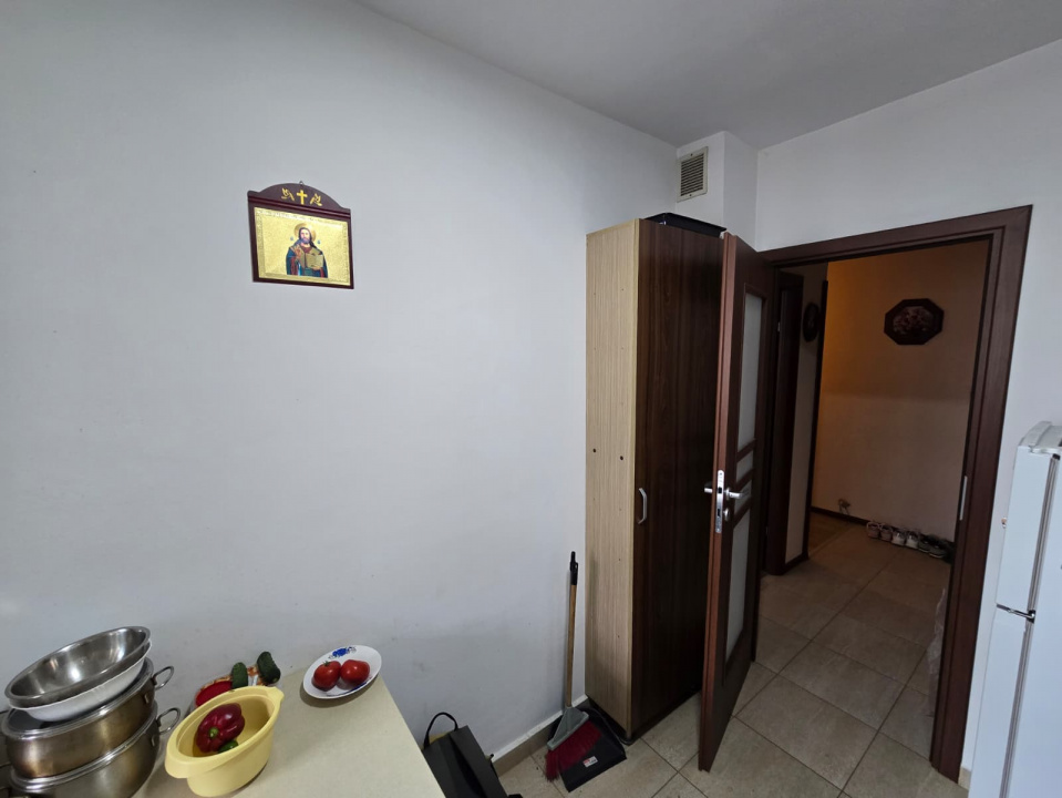 Apartament 3 camere Militari Gorjului Pacii balcon decomandat 77mp