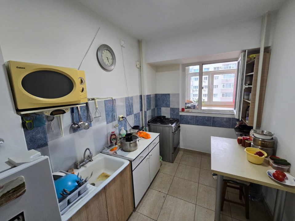 Apartament 3 camere Militari Gorjului Pacii balcon decomandat 77mp