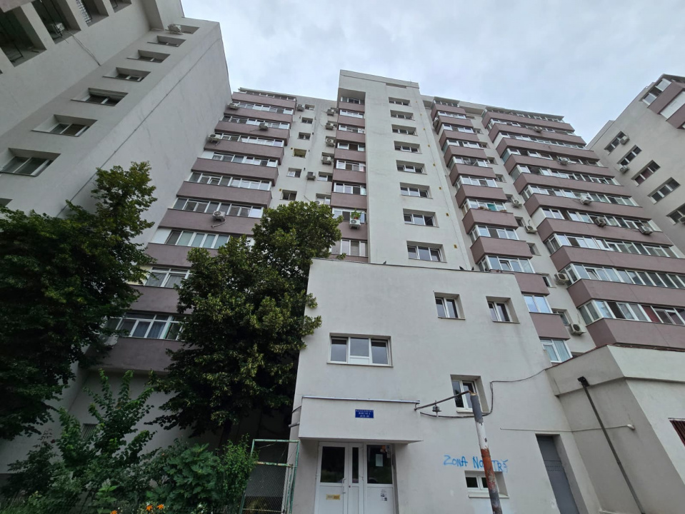 Apartament 3 camere Militari Gorjului Pacii balcon decomandat 77mp