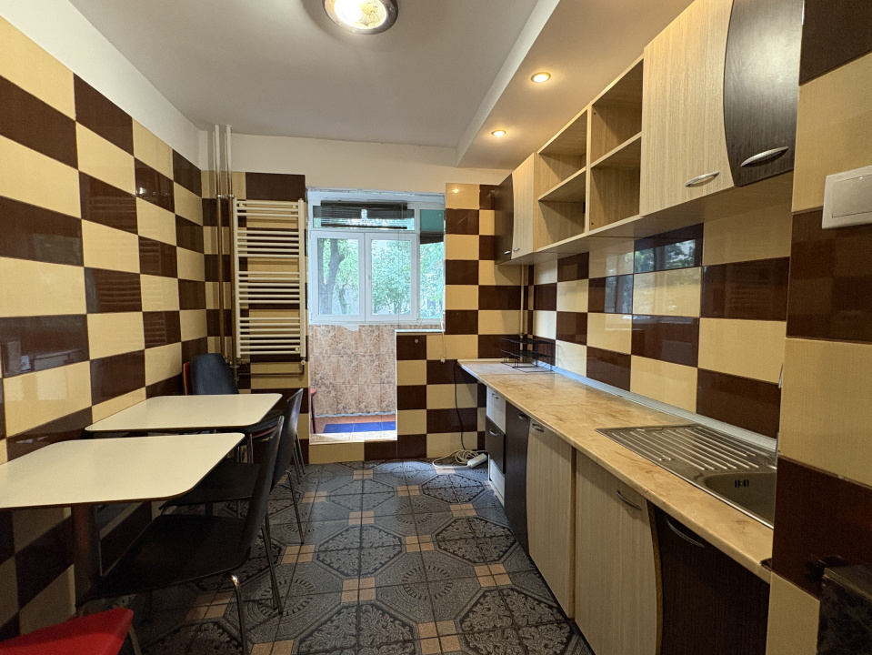 Apartament 3 Camere Aparatorii Patriei - Decomandat -Metrou