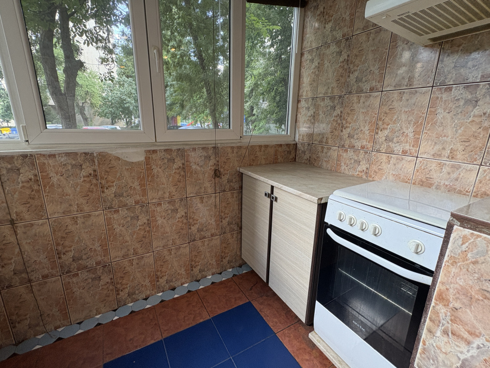 Apartament 3 Camere Aparatorii Patriei - Decomandat -Metrou