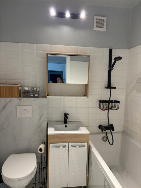 Apartament 3 camere Lujerului Militari etaj 1 renovat metrou bloc izolat