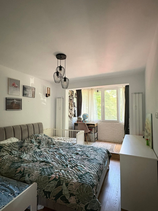 Apartament 3 camere Lujerului Militari etaj 1 renovat metrou bloc izolat