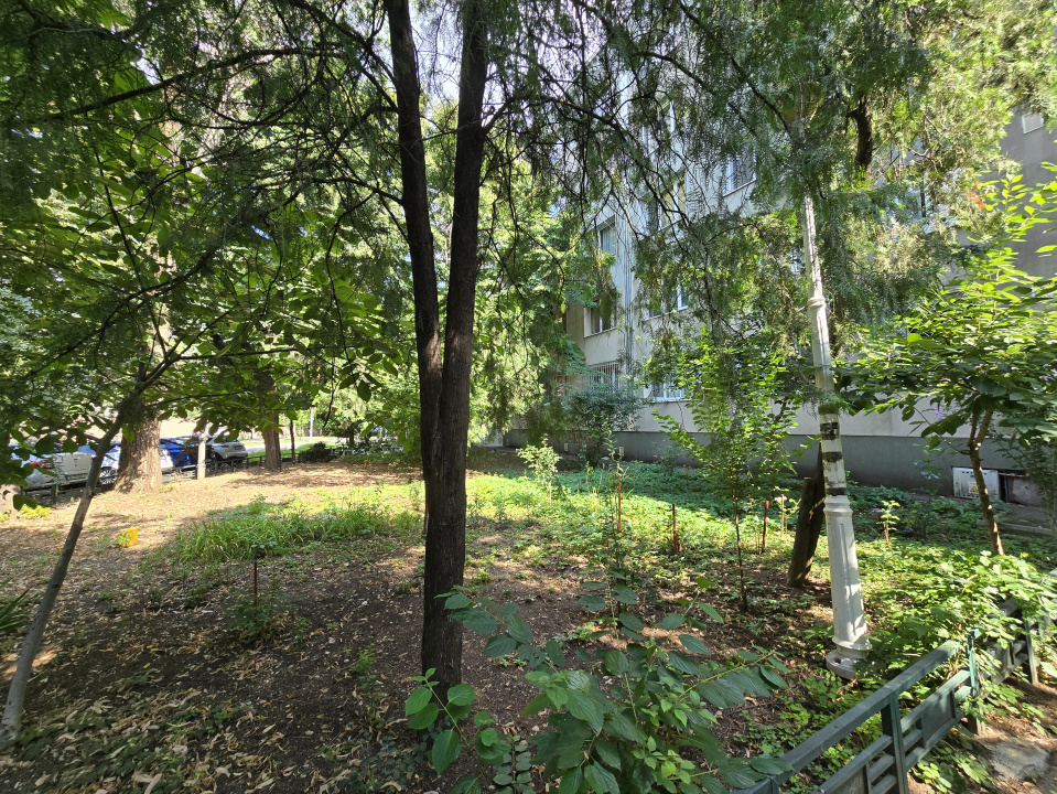 Apartament 3 camere Lujerului Militari etaj 1 renovat metrou bloc izolat