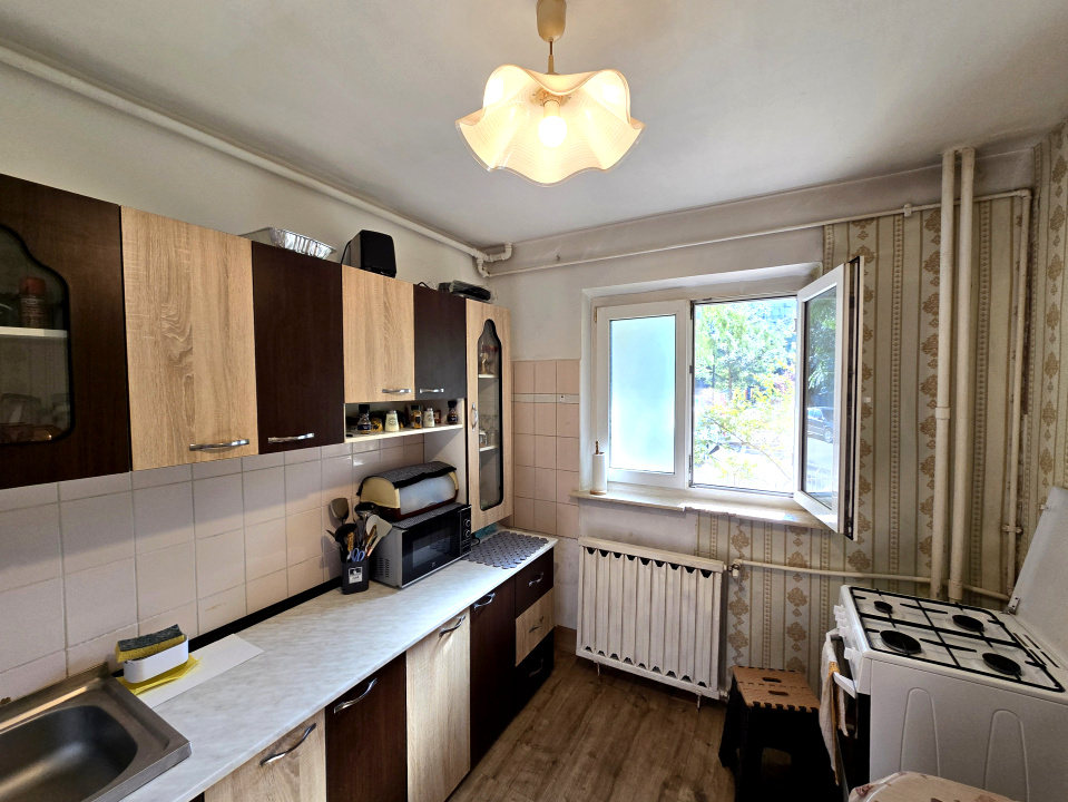 Apartament 3 camere decomandat Soseaua Salaj Petre Paun 2 bai 66.11 mp mobilat 