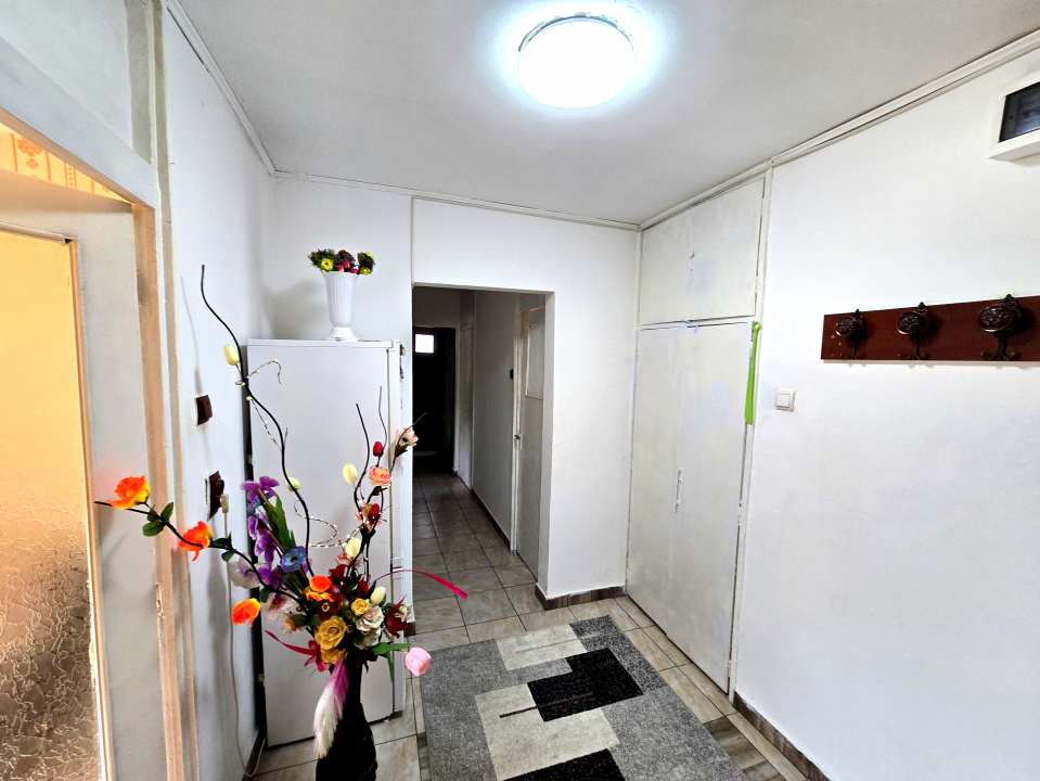 Apartament 3 camere decomandat Soseaua Salaj Petre Paun 2 bai 66.11 mp mobilat 
